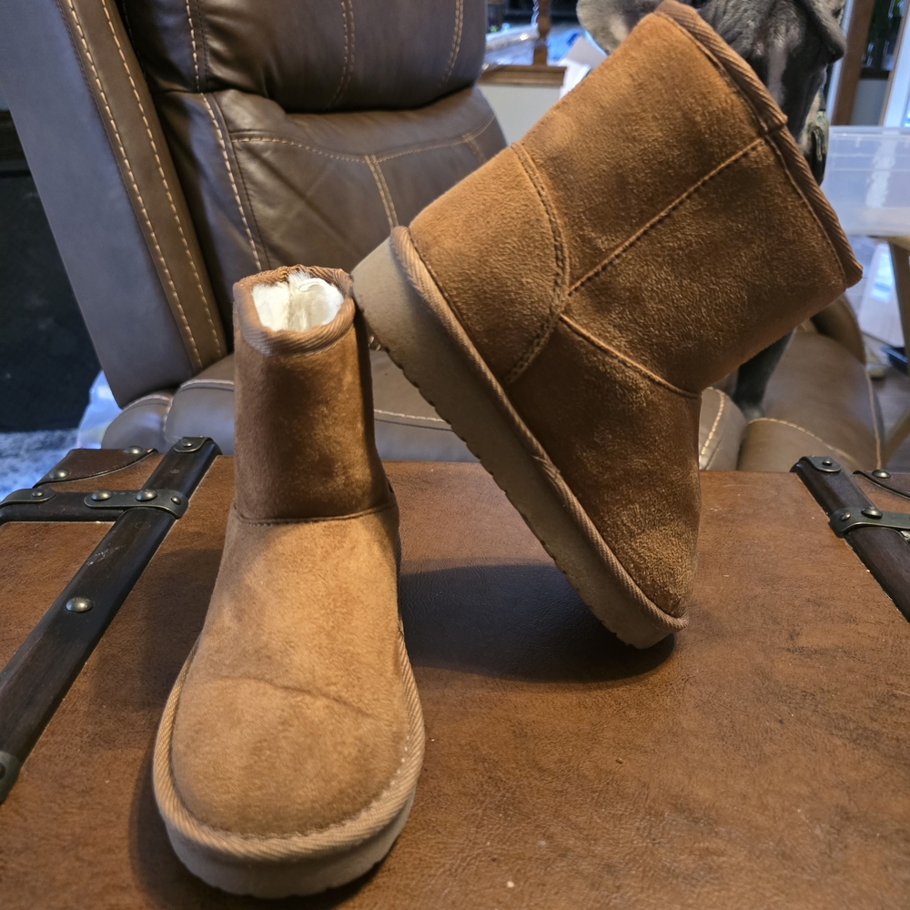 The Children's Place Brown Cozy Plush-Lined Boots - Good Used - Size 12